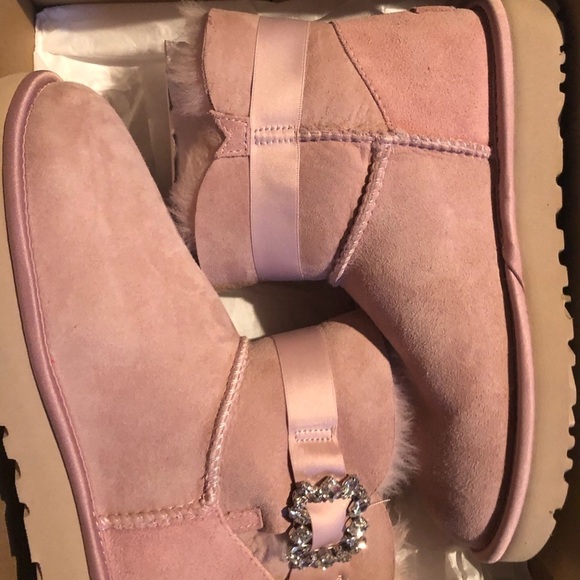 😊NIB UGG w/1110430 Women W MiNi SIDE BROOCH size 7 - Picture 6 of 13